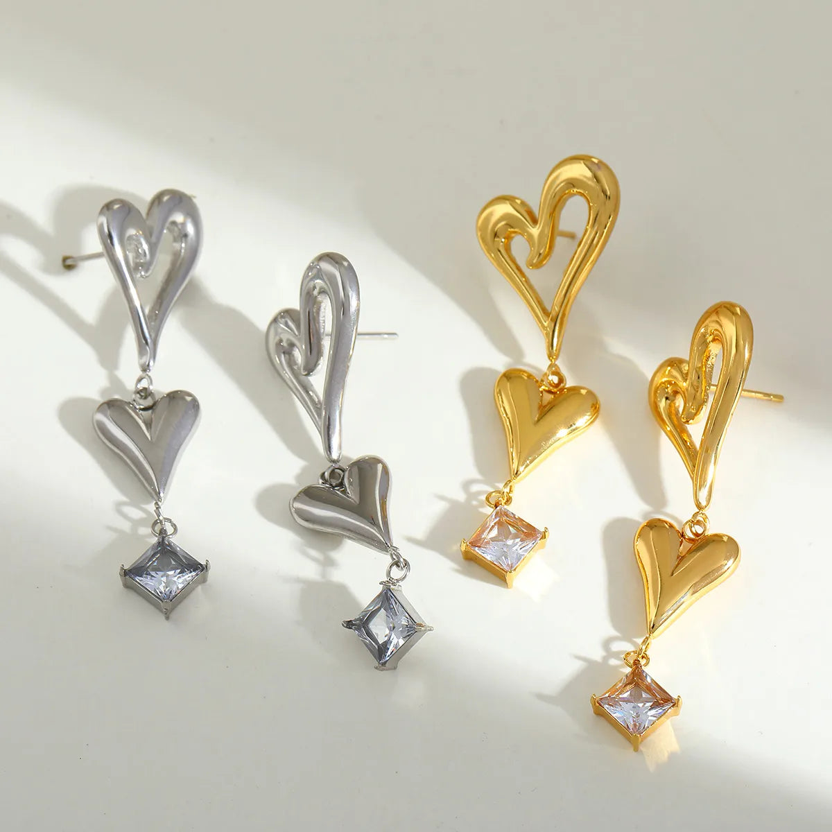 Aretes de Doble Corazón en Acero Inoxidable Chapado en Oro