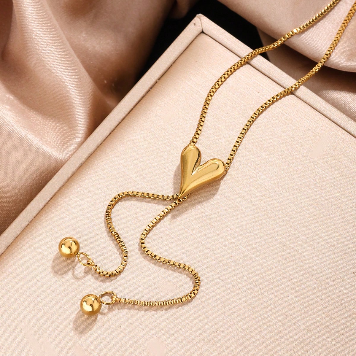 Conjunto Collar y Aretes con Diseño de Corazón en Acero Inoxidable