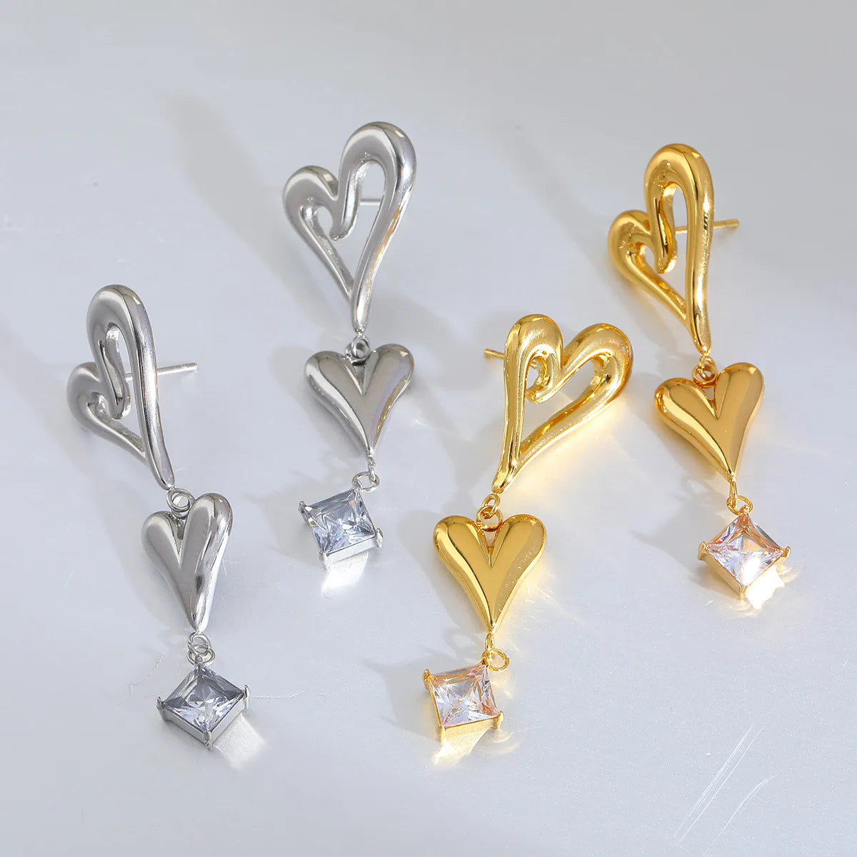 Aretes de Doble Corazón en Acero Inoxidable Chapado en Oro