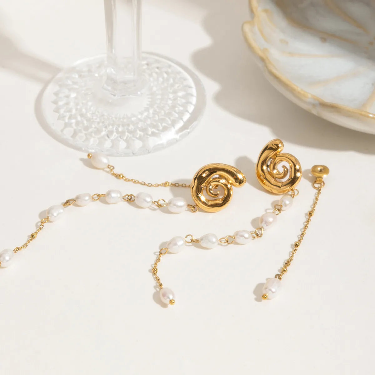 Aretes Largos Perleados en Acero Inoxidable Chapados en Oro