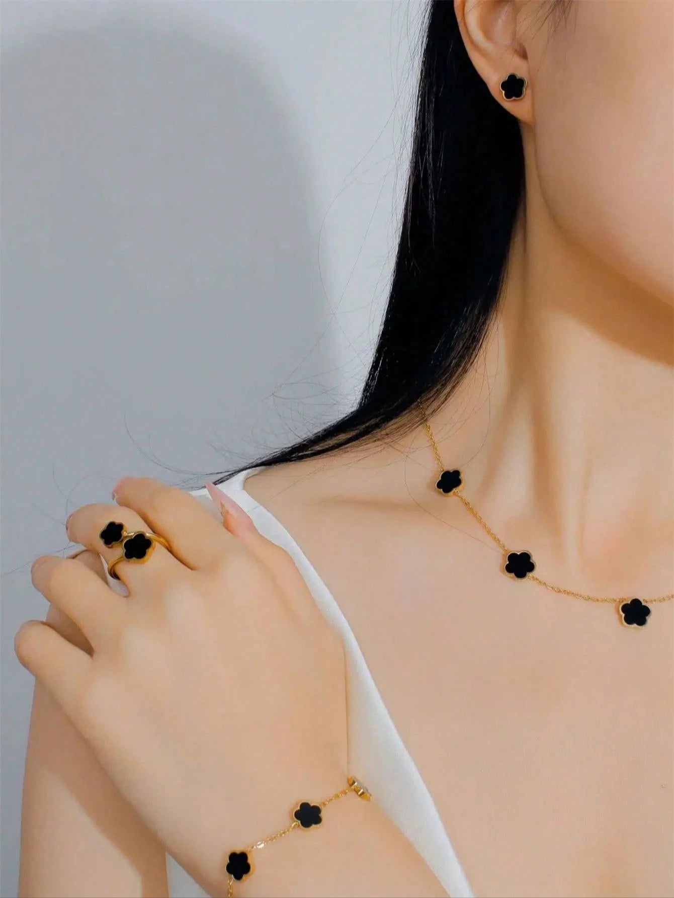 Conjunto Completo de 5 Piezas de Diseño de Trébol en Acero Inoxidable Chapado en Oro
