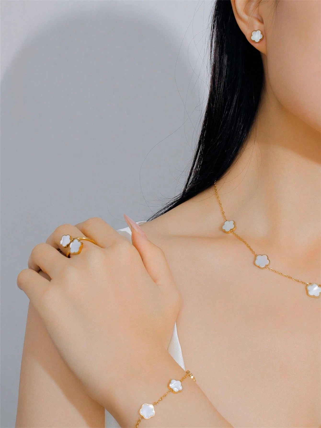 Conjunto Completo de 5 Piezas de Diseño de Trébol en Acero Inoxidable Chapado en Oro