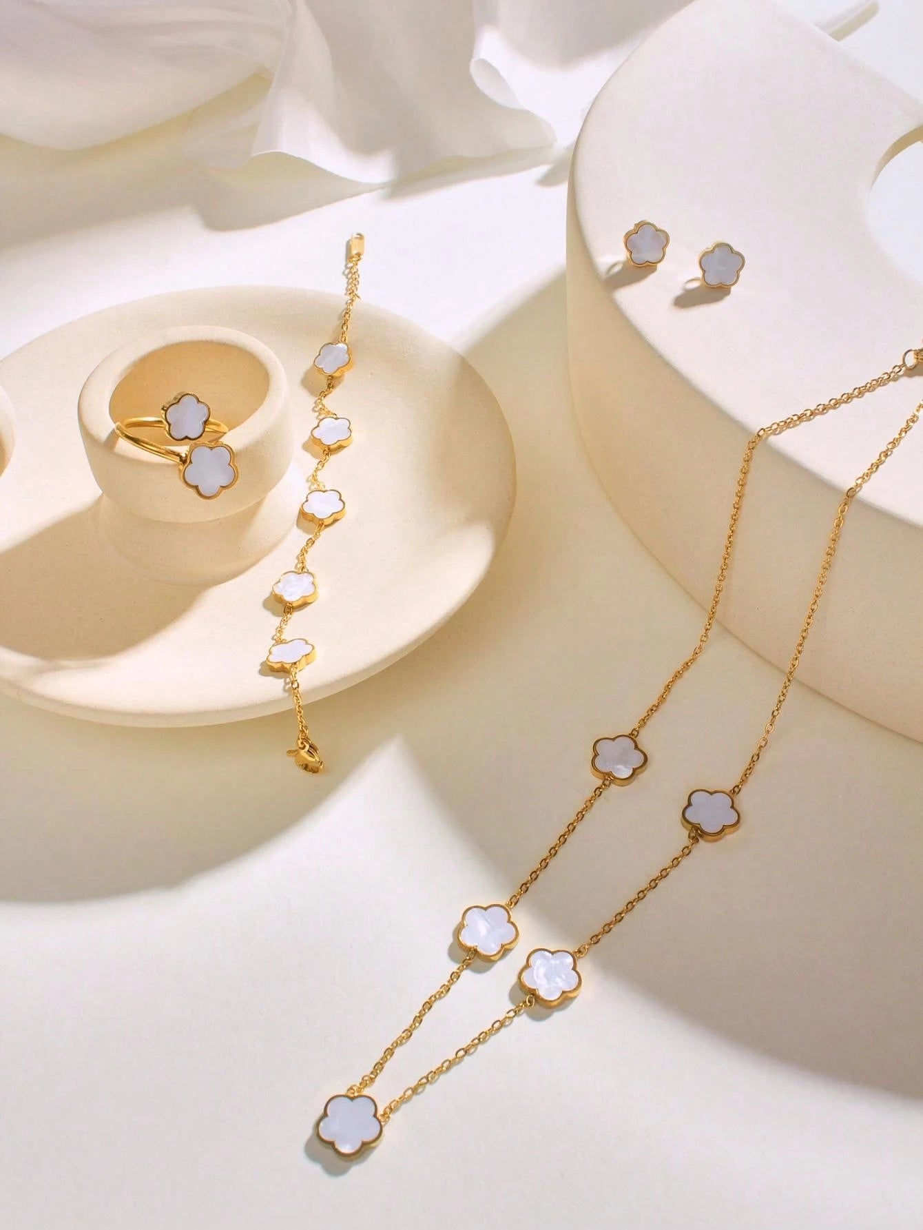 Conjunto Completo de 5 Piezas de Diseño de Trébol en Acero Inoxidable Chapado en Oro