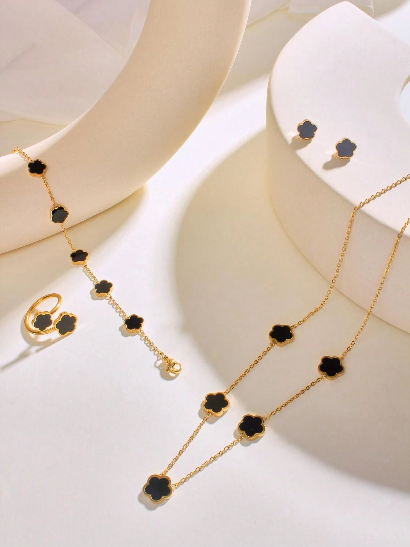 Conjunto Completo de 5 Piezas de Diseño de Trébol en Acero Inoxidable Chapado en Oro