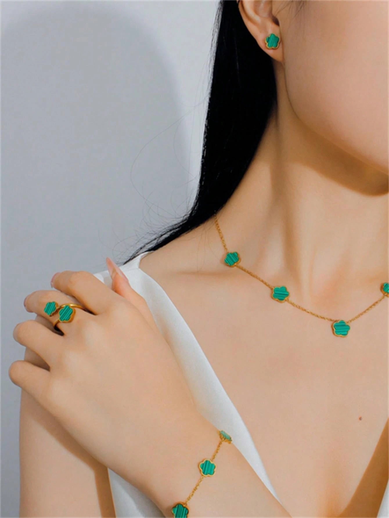 Conjunto Completo de 5 Piezas de Diseño de Trébol en Acero Inoxidable Chapado en Oro