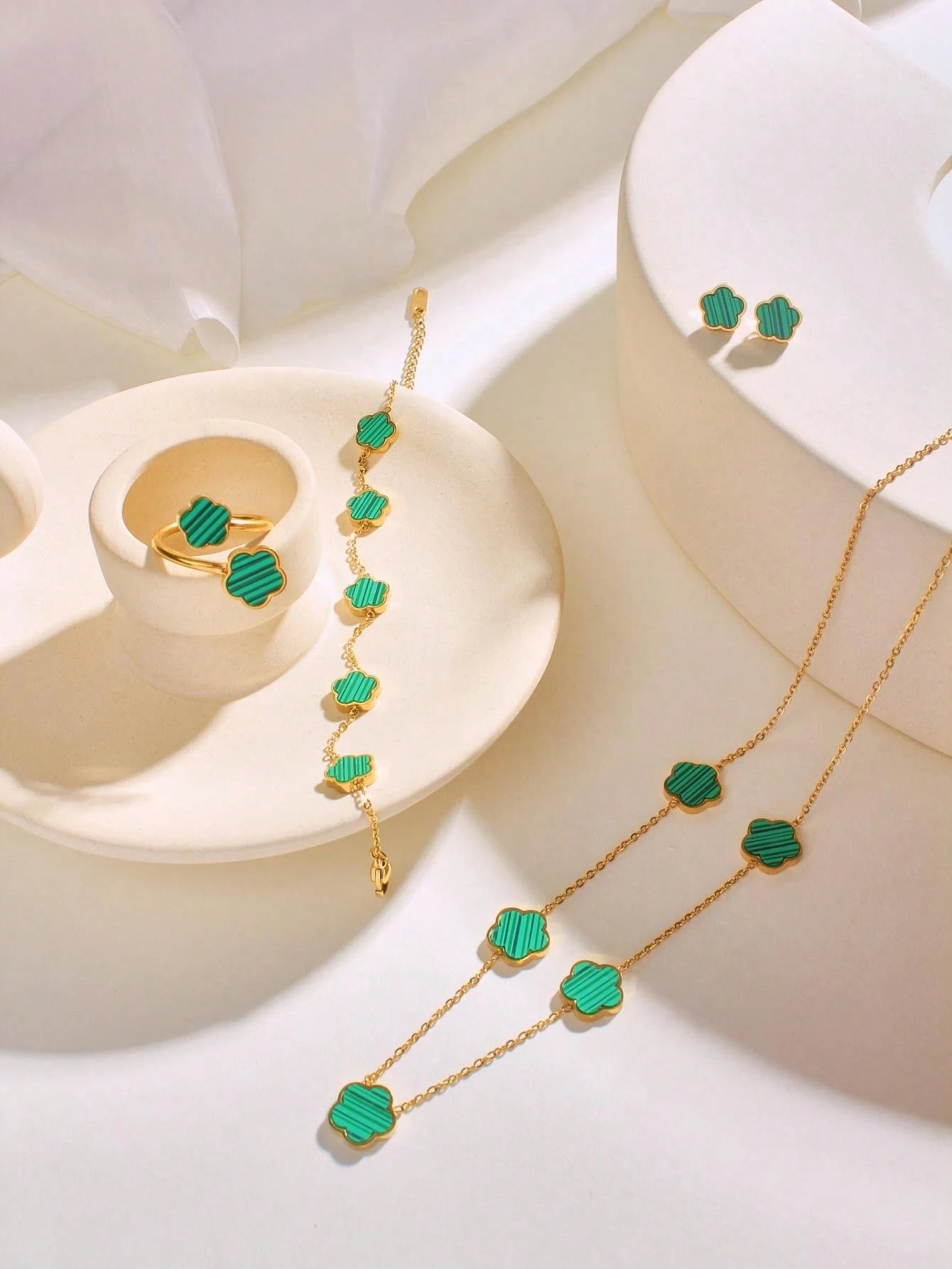 Conjunto Completo de 5 Piezas de Diseño de Trébol en Acero Inoxidable Chapado en Oro