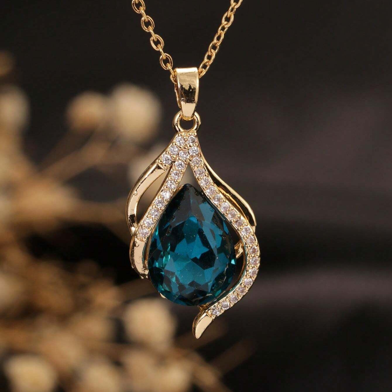 Collar con Diseño de Llama Azul