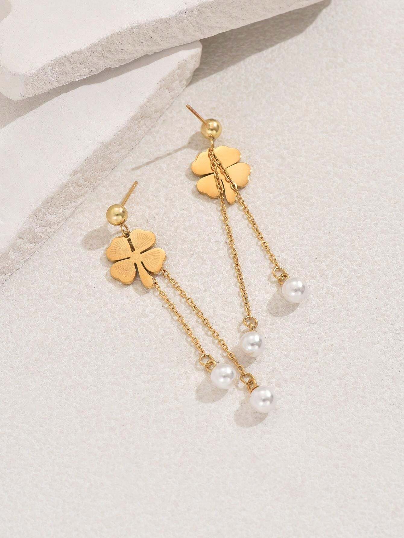 Aretes de Trebol y Perlas en Acero Inoxidable Bañado en Oro