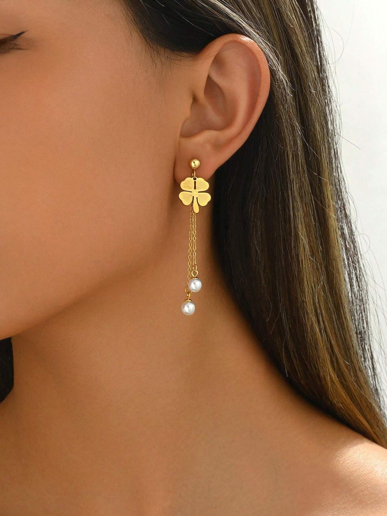 Aretes de Trebol y Perlas en Acero Inoxidable Bañado en Oro