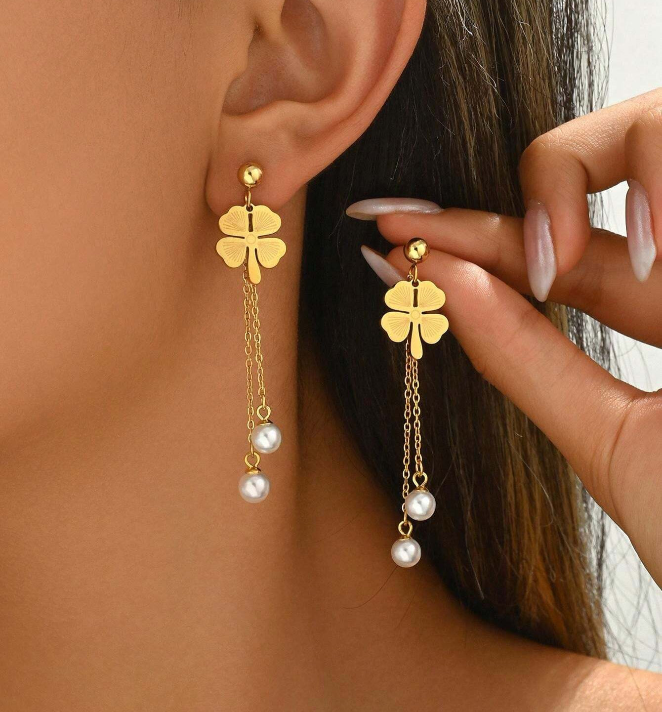 Aretes de Trebol y Perlas en Acero Inoxidable Bañado en Oro
