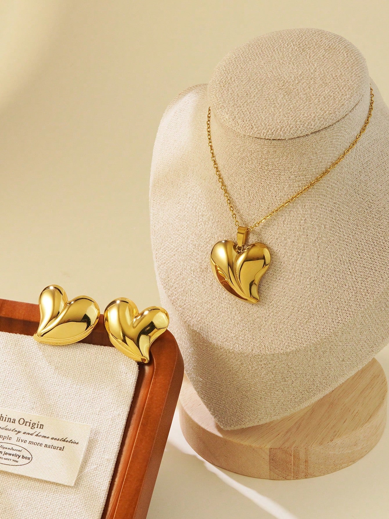 Conjunto Collar y Aretes en Forma de Corazón en Acero Inoxidable