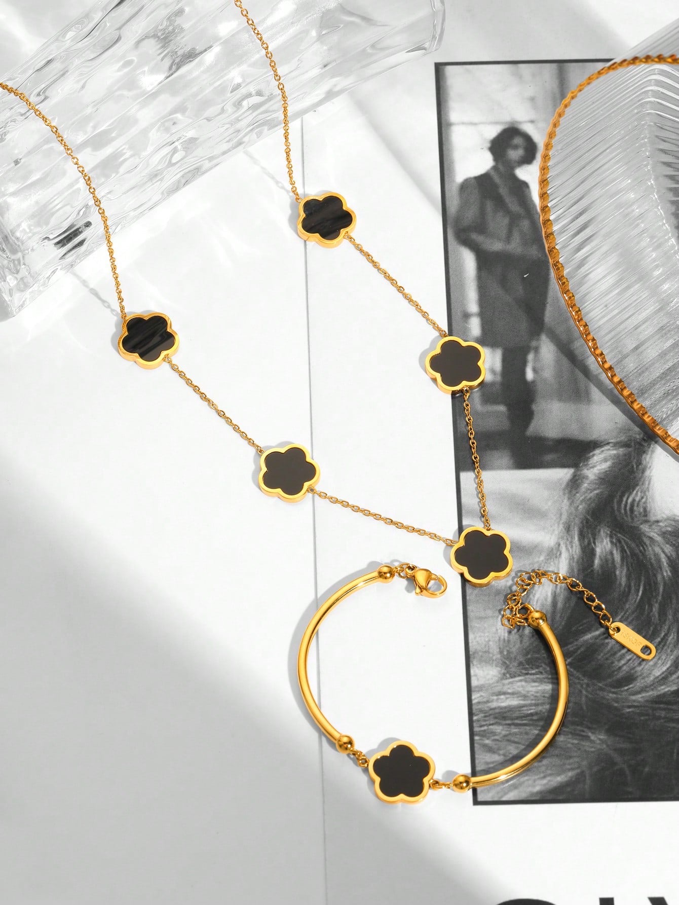 Conjunto Collar y Pulsera de Trebol Negro en Acero Inoxidable Chapado en Oro