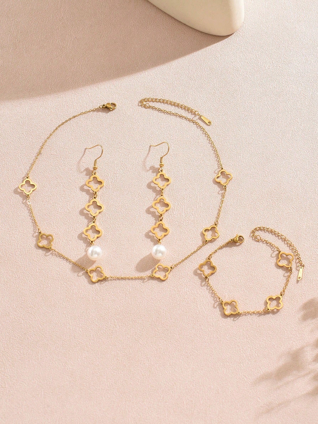 Conjunto Collar, Pulsera y Aretes de Trébol y Perla en Acero Inoxidable 316L