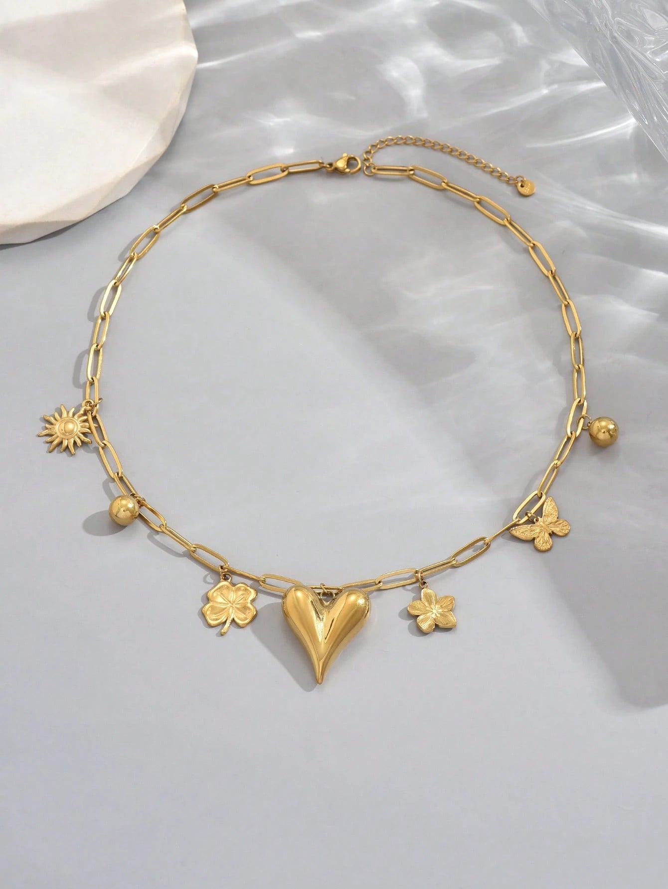 Collar con Corazón, Flor y Mariposa en Acero Inoxidable Enchapado en Oro