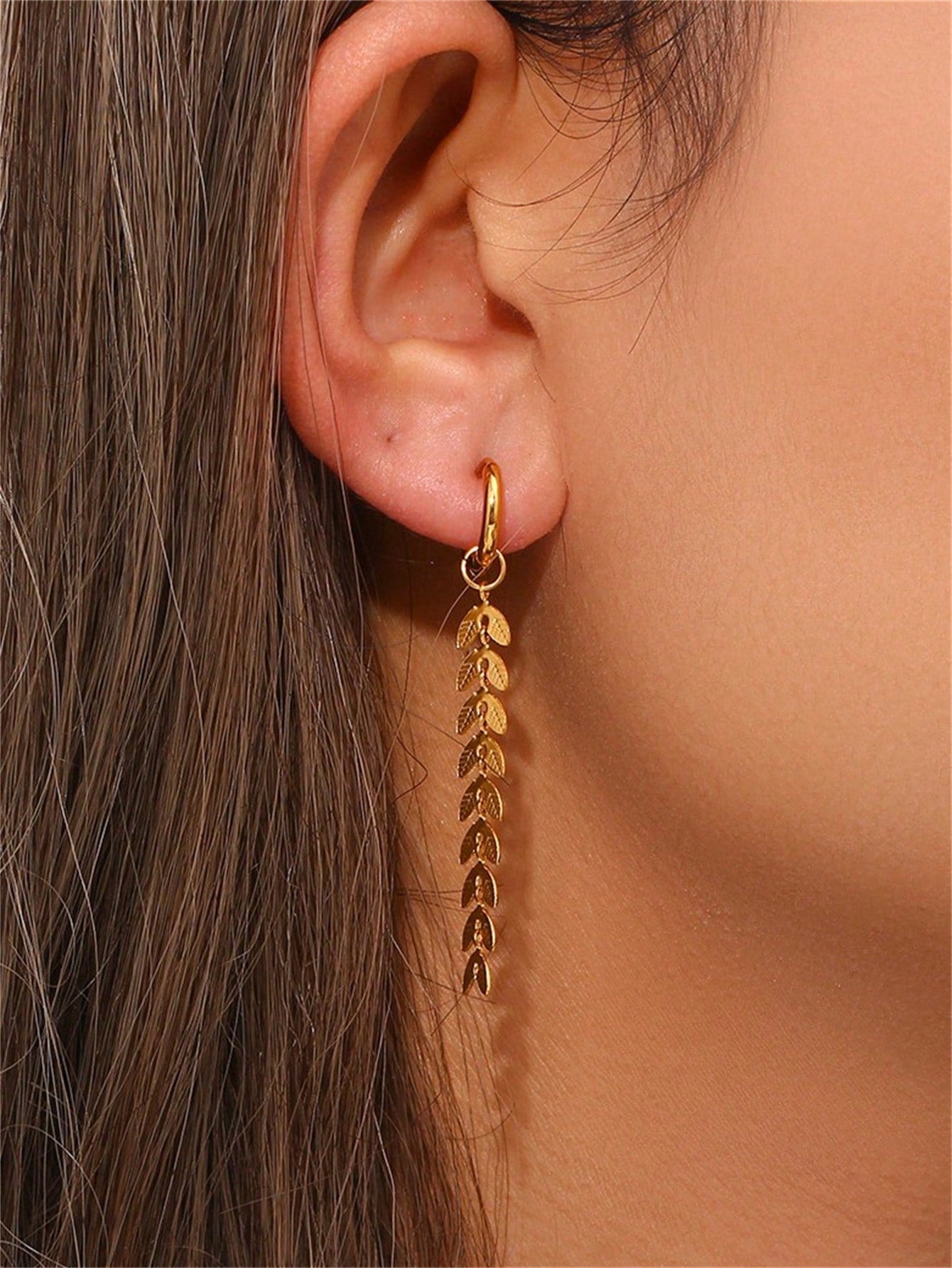 Aretes Largos de Acero Inoxidable con Diseño de Hoja