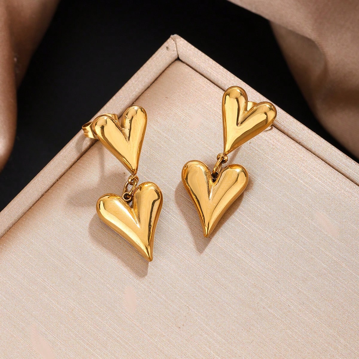 Conjunto Collar y Aretes con Diseño de Corazón en Acero Inoxidable