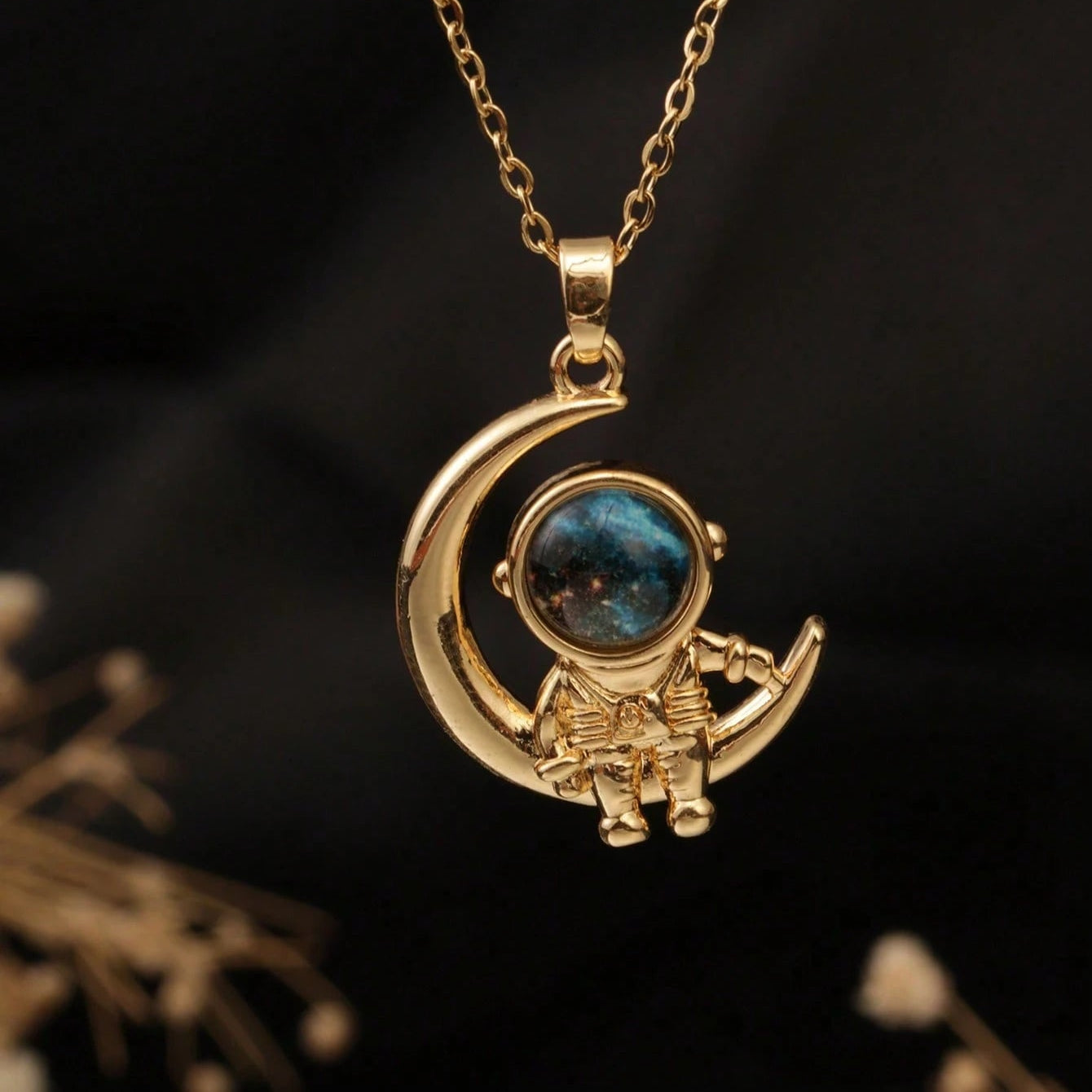 Collar con Diseño de Astronauta