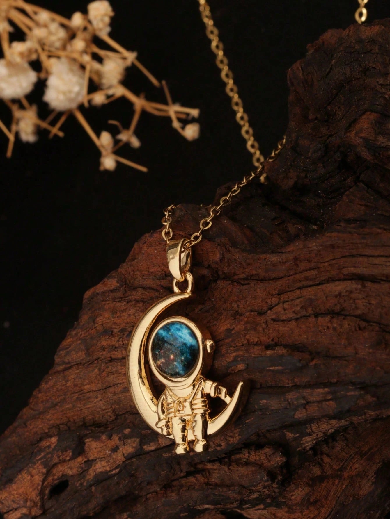 Collar con Diseño de Astronauta