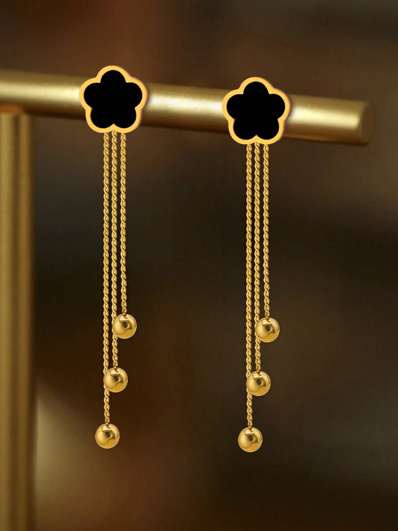Aretes Largos de Trebol en Blanco o Negro en Acero Inoxidable Bañado en Oro