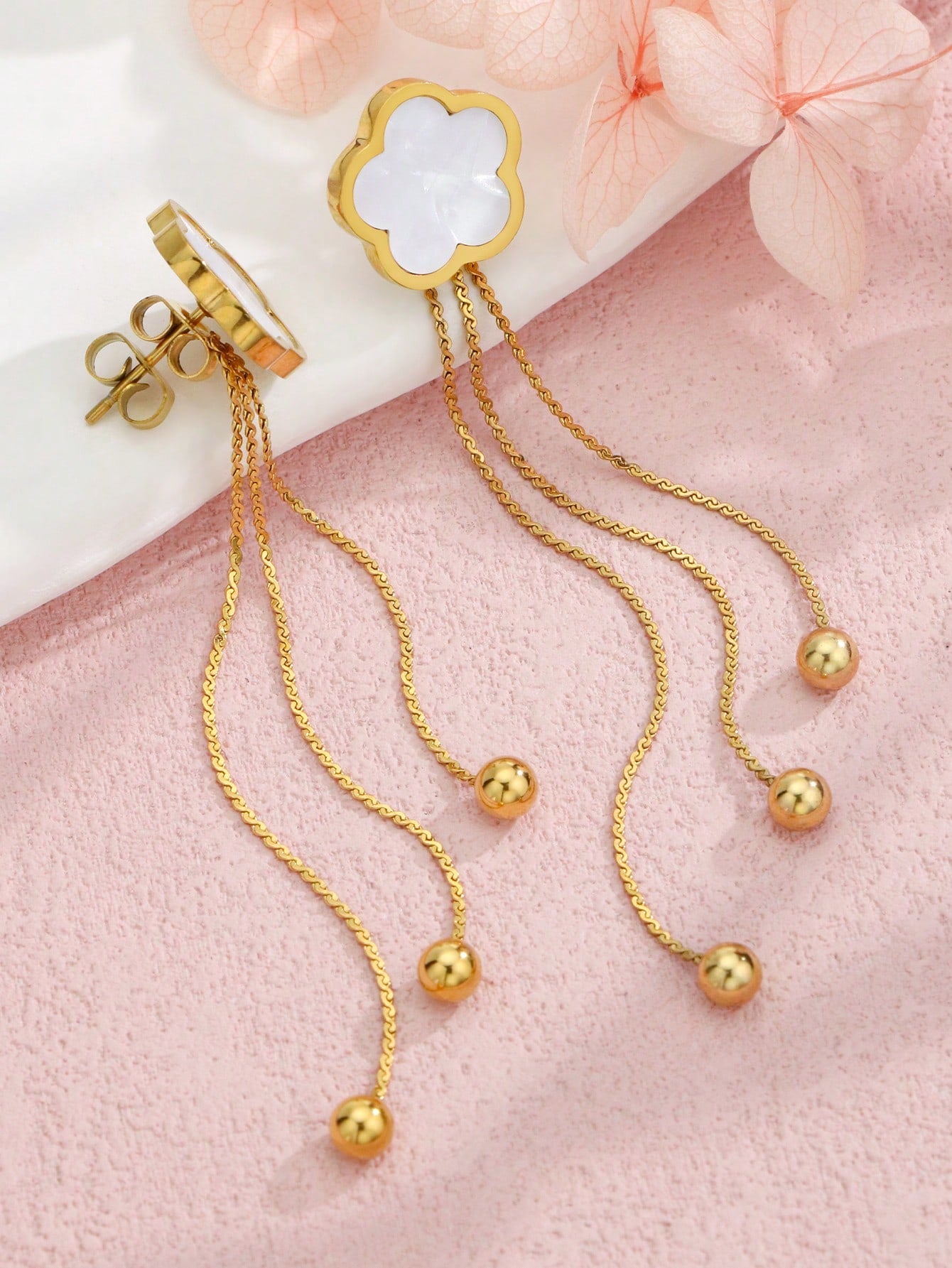 Aretes Largos de Trebol en Blanco o Negro en Acero Inoxidable Bañado en Oro