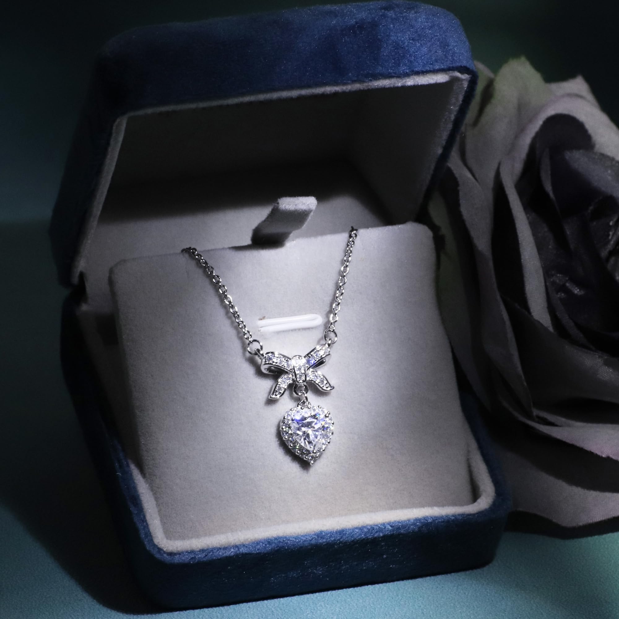Collar de Plata de Ley 925 y Moissanita con Diseño de Corazón