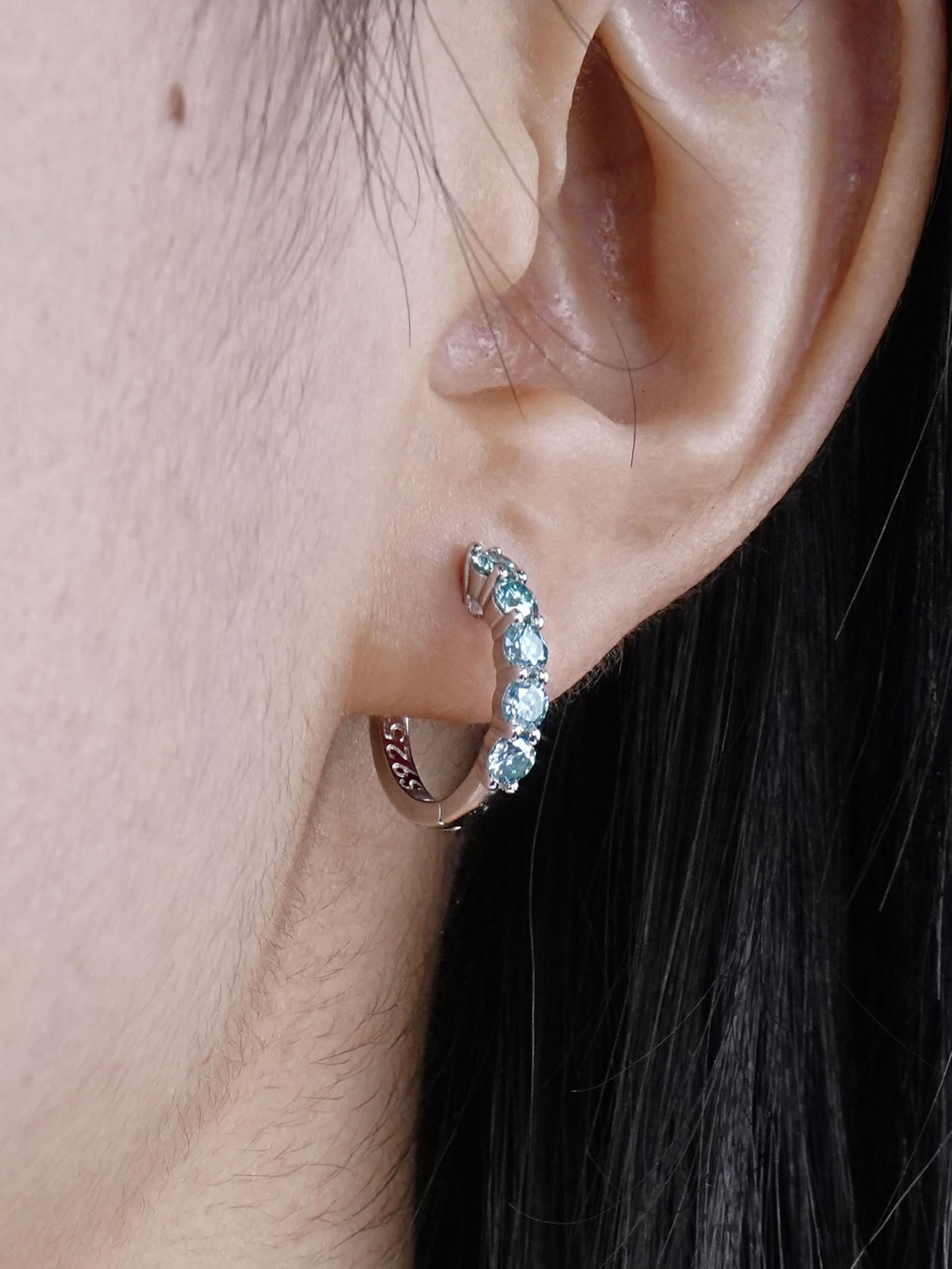 Aretes de Plata de Ley 925 y Moissanitas Azules tipo Argolla