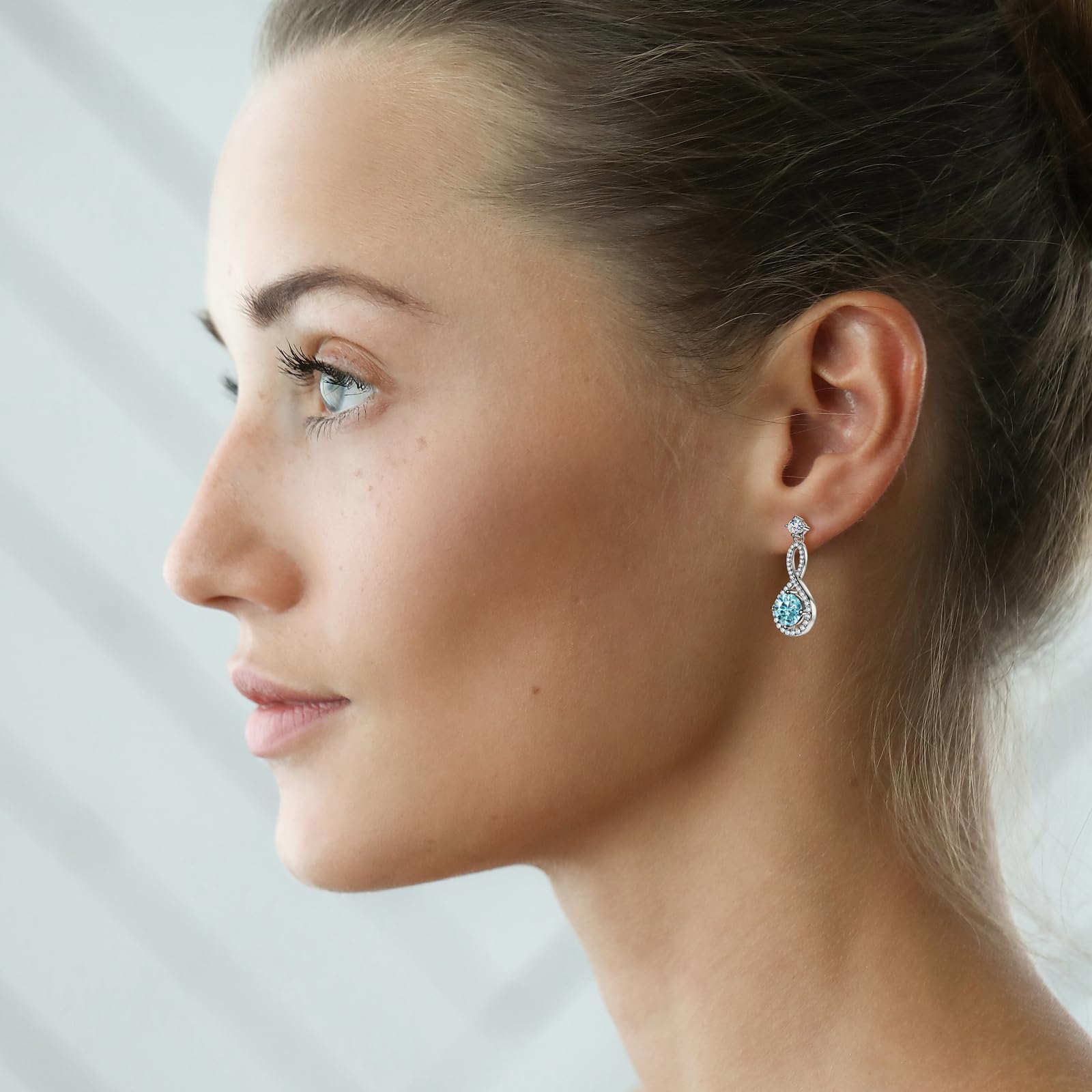 Aretes de Plata de Ley 925 y Moissanitas Azules