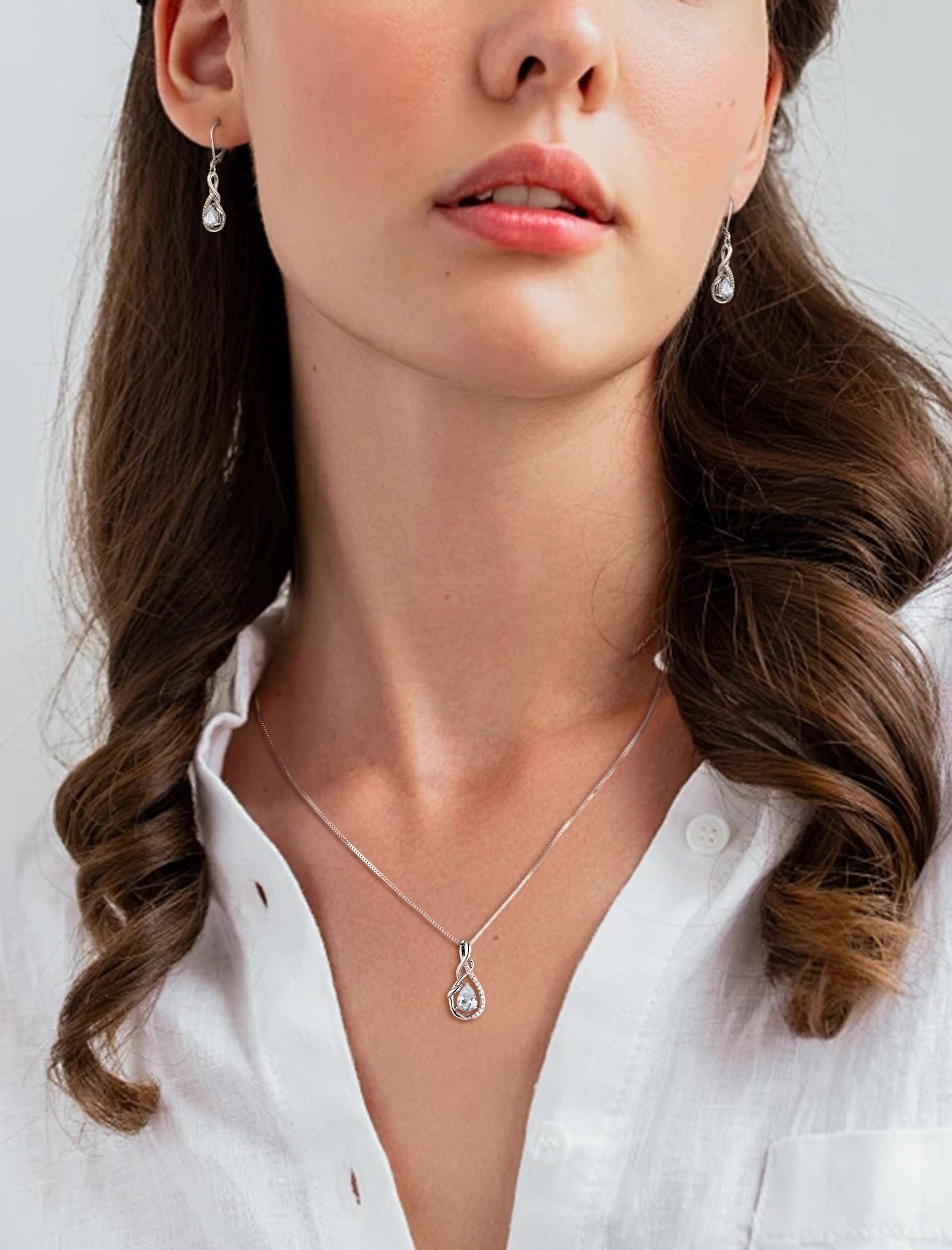 Collar de Plata de Ley 925 Estilo Infinito