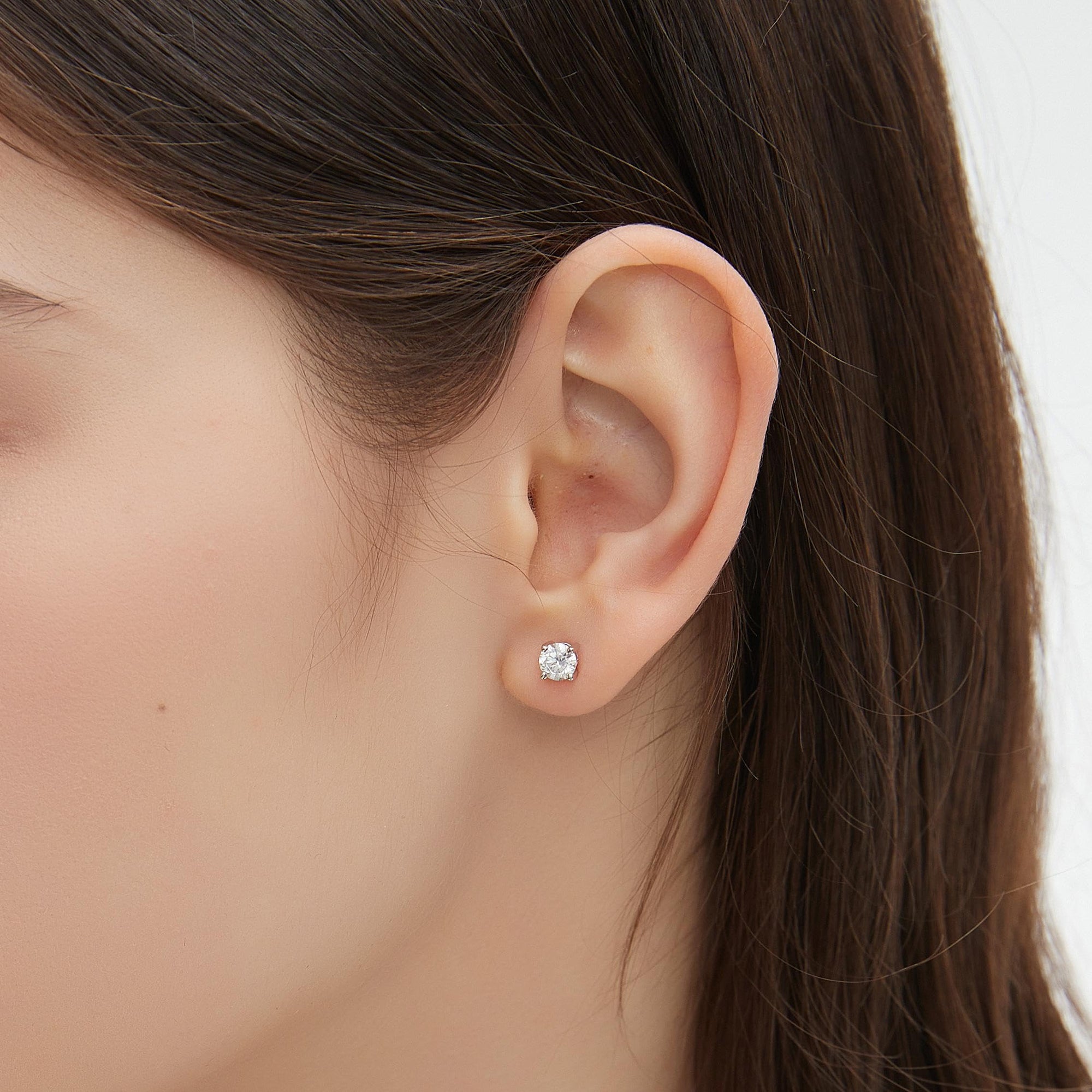 Aretes de Plata de Ley 925 tipo Stud con Moissanitas