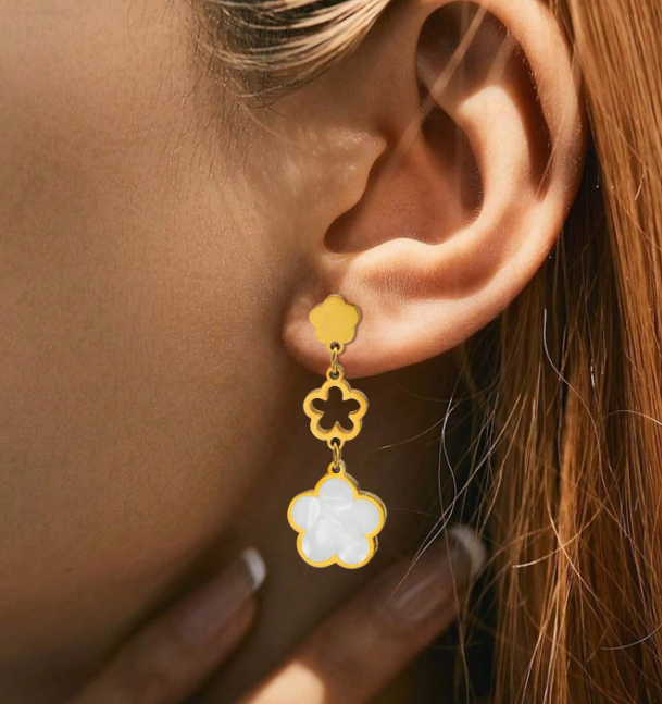 Aretes de Trebol en Blanco o Negro en Acero Inoxidable Bañado en Oro