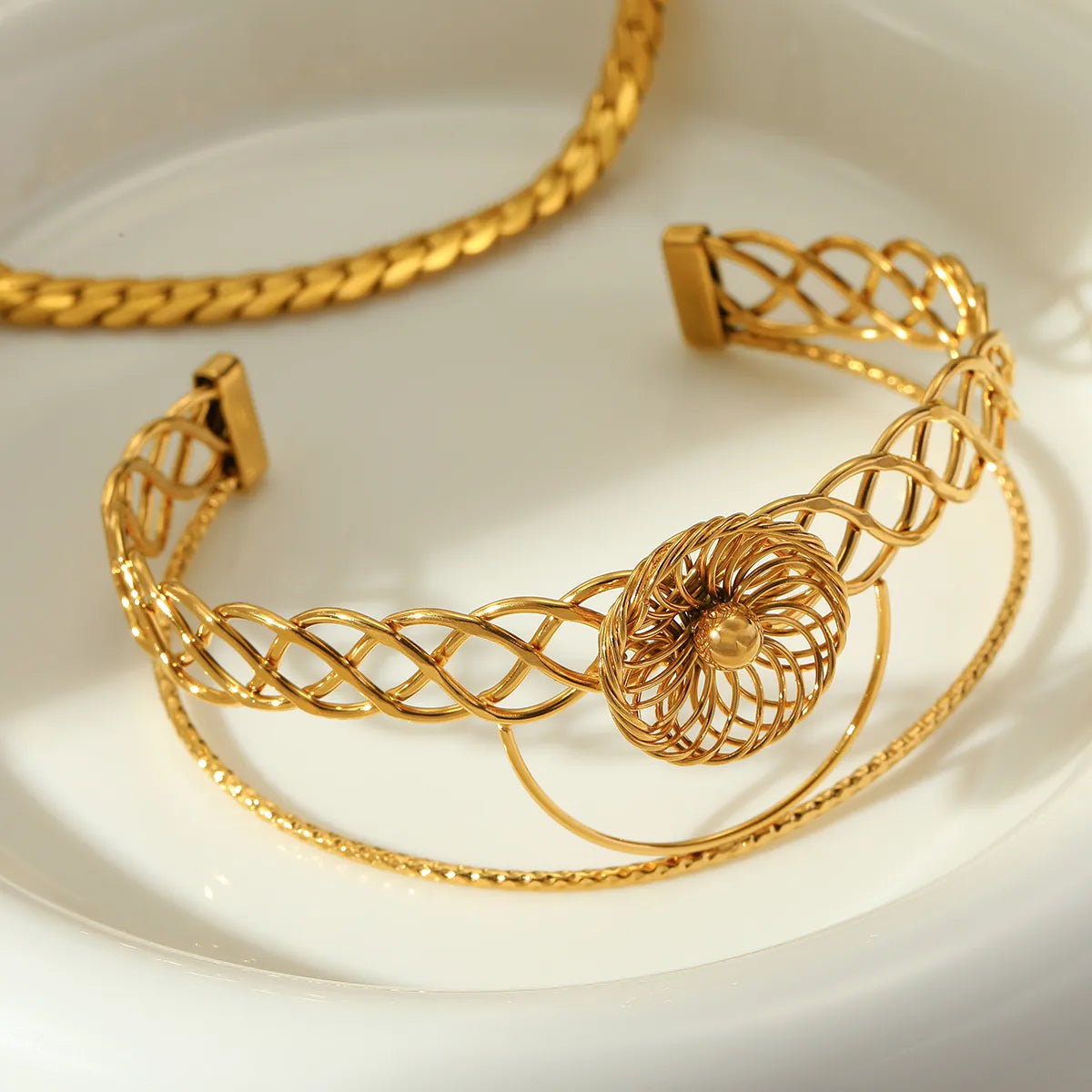 Brazalete Vintage en Acero Inoxidable Chapado en Oro