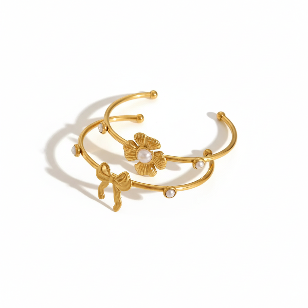 Brazaletes Florales y Perlados en Acero Inoxidable Chapado en Oro