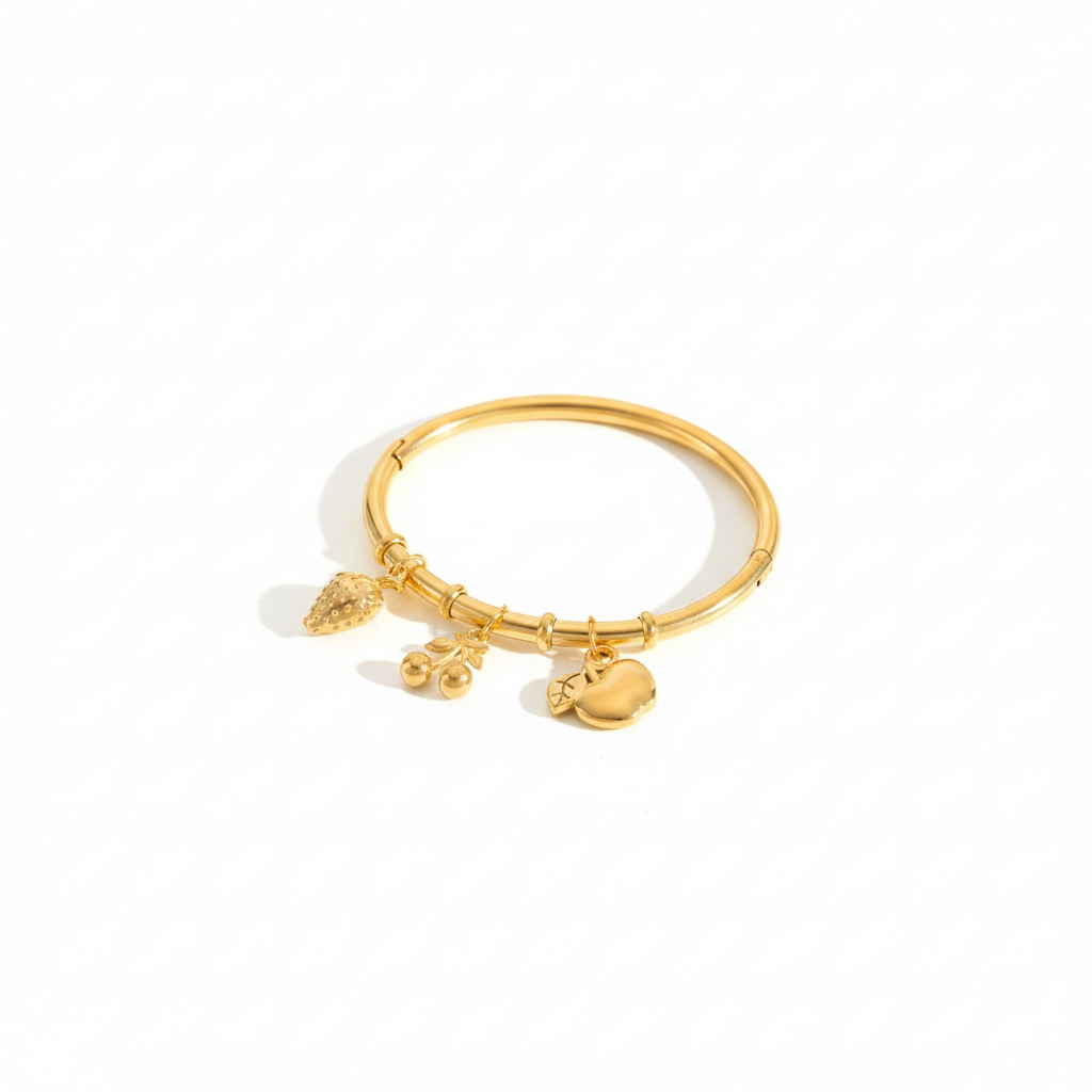 Brazalete Sólido con Dijes en Acero Inoxidable Chapado en Oro