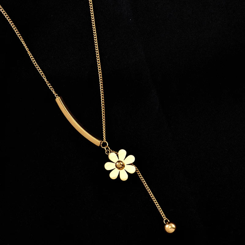 Collar con Diseño de Flor en Acero Inoxidable 316L