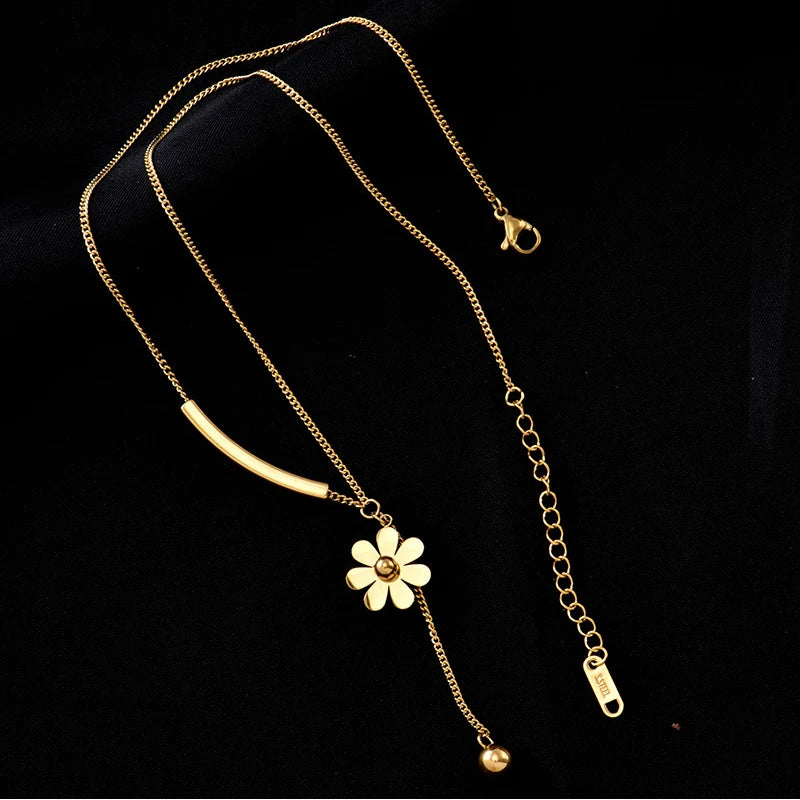 Collar con Diseño de Flor en Acero Inoxidable 316L