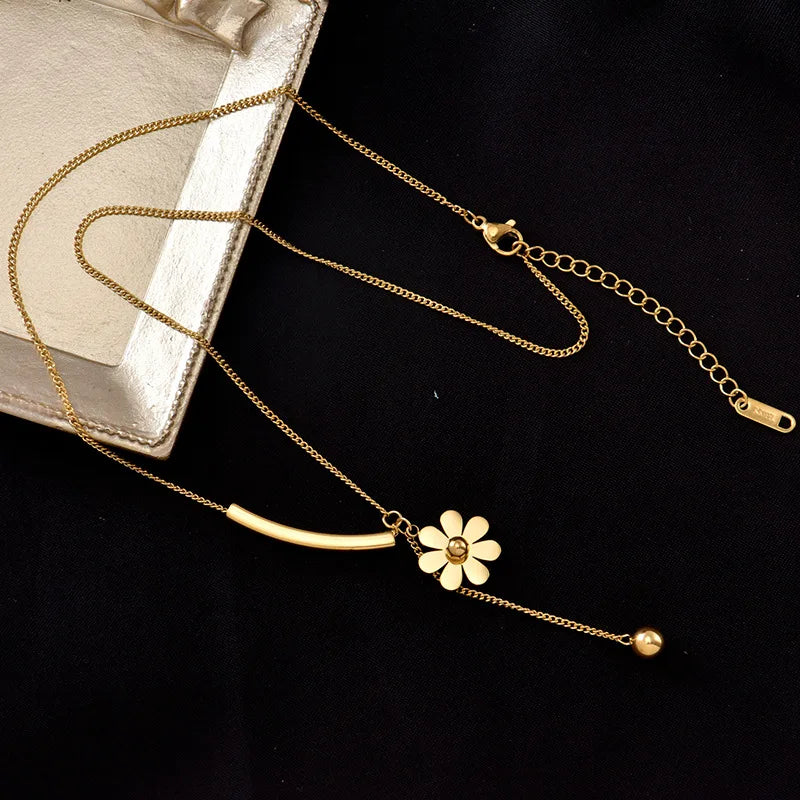 Collar con Diseño de Flor en Acero Inoxidable 316L