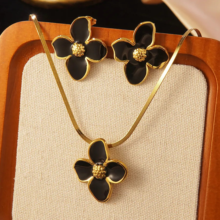 Conjunto Collar y Aretes Floral en Acero Inoxidable Chapado en Oro