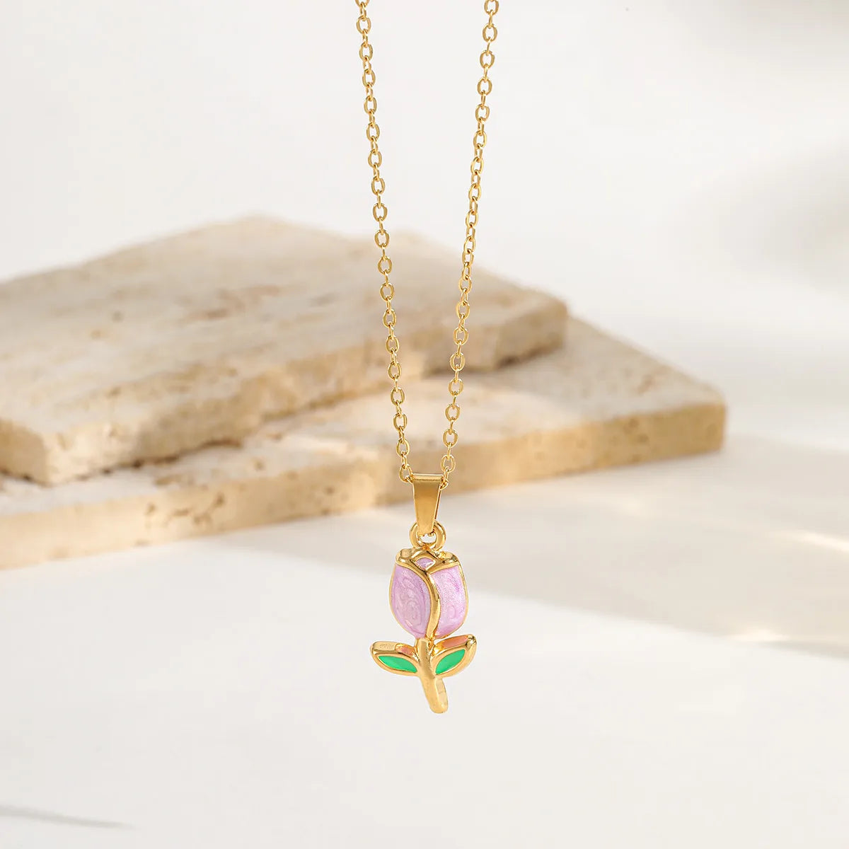 Collar con Tulipan en Acero Inoxidable Chapado en Oro