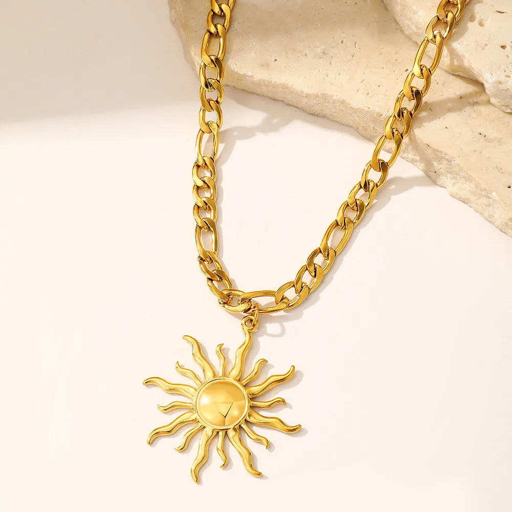 Collar Tipo Fígaro con Dije de Sol en Acero Inoxidable Chapado en Oro