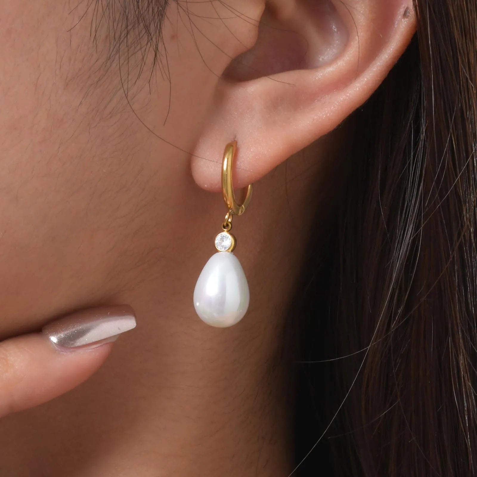 Conjunto con Collar y Aretes Estilo Oval en Acero Inoxidable Chapado en Oro