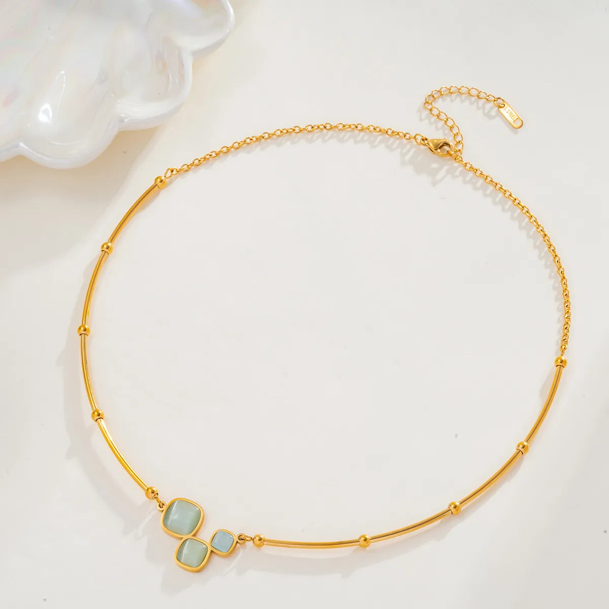 Conjunto con Collar y Pulsera Estilo Cuadrado en Acero Inoxidable Chapado en Oro