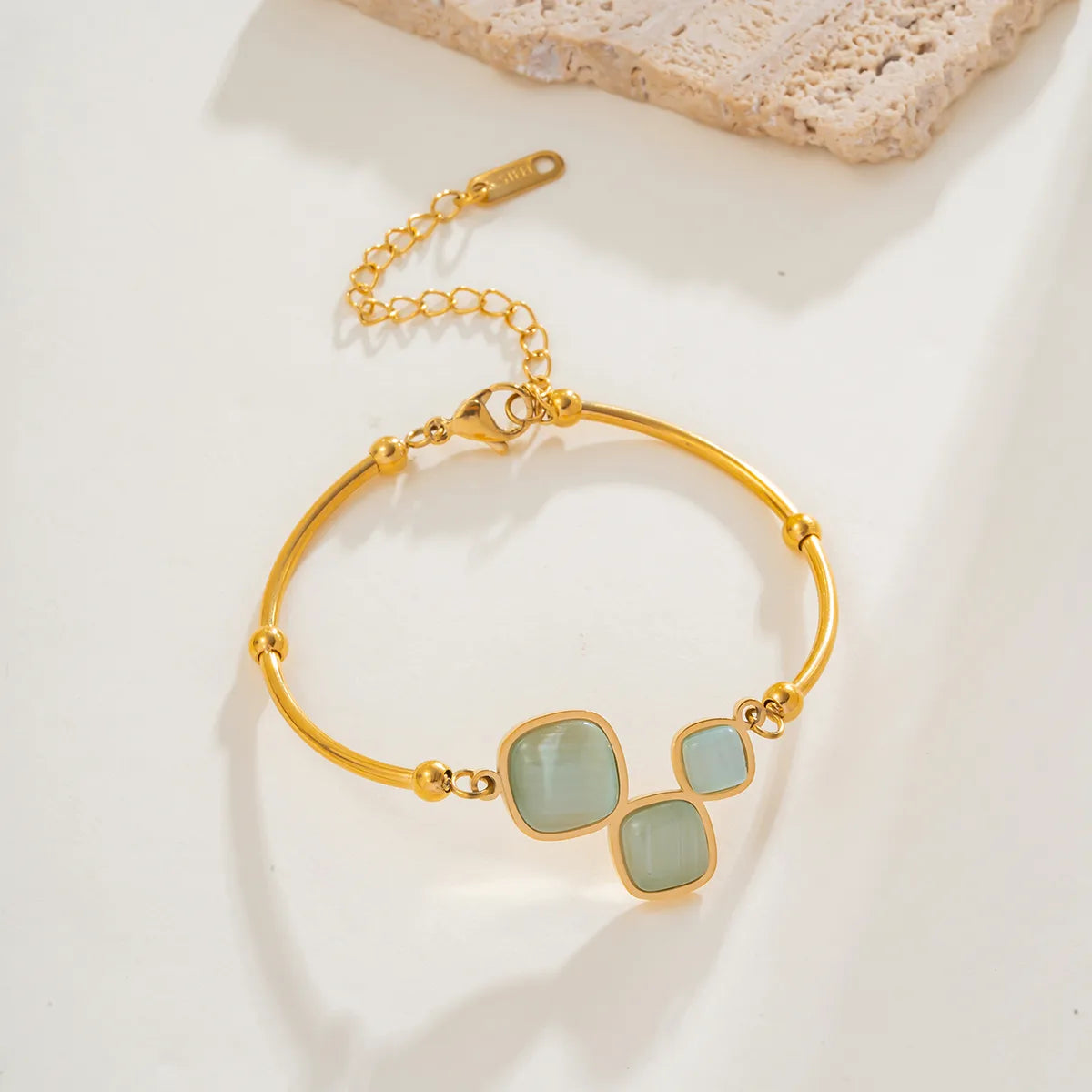 Conjunto con Collar y Pulsera Estilo Cuadrado en Acero Inoxidable Chapado en Oro