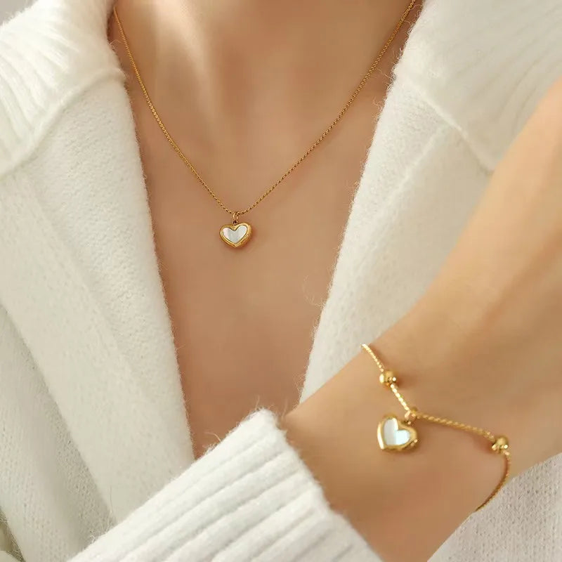 Conjunto de Collar, Aretes y Pulsera de Corazón en Acero Chapado en Oro