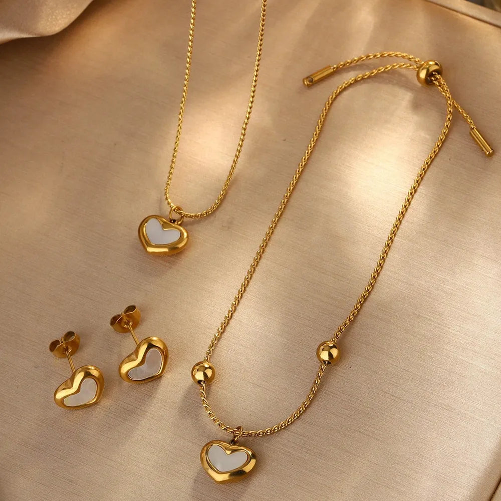 Conjunto de Collar, Aretes y Pulsera de Corazón en Acero Chapado en Oro