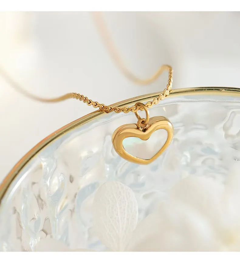 Conjunto de Collar, Aretes y Pulsera de Corazón en Acero Chapado en Oro