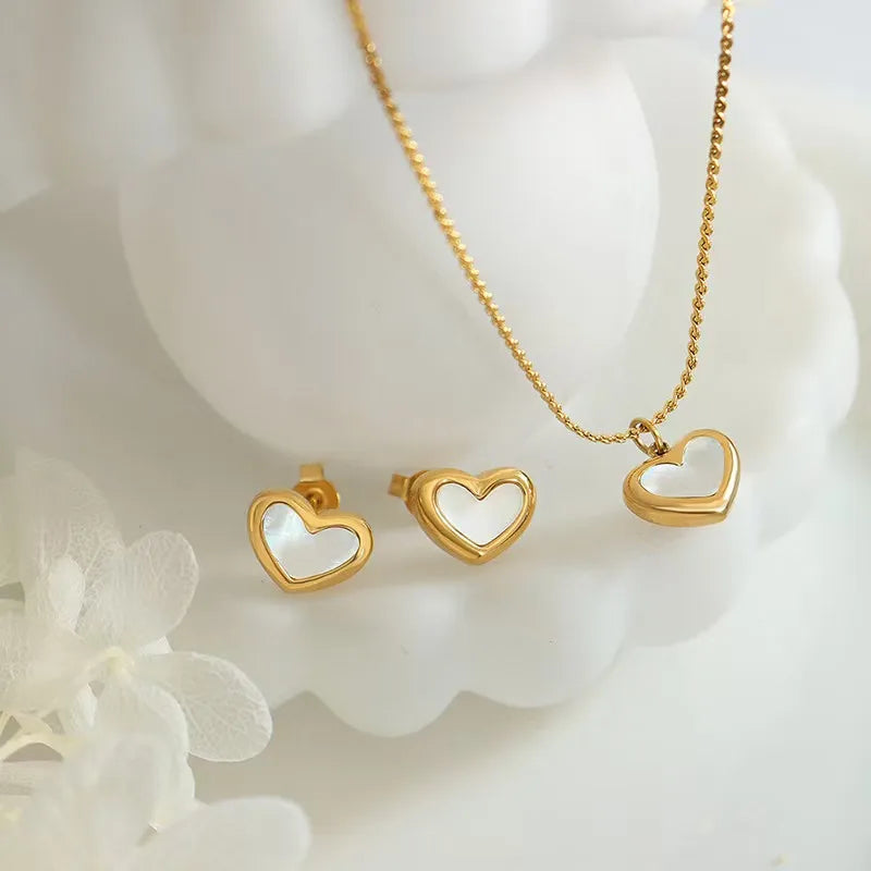 Conjunto de Collar, Aretes y Pulsera de Corazón en Acero Chapado en Oro