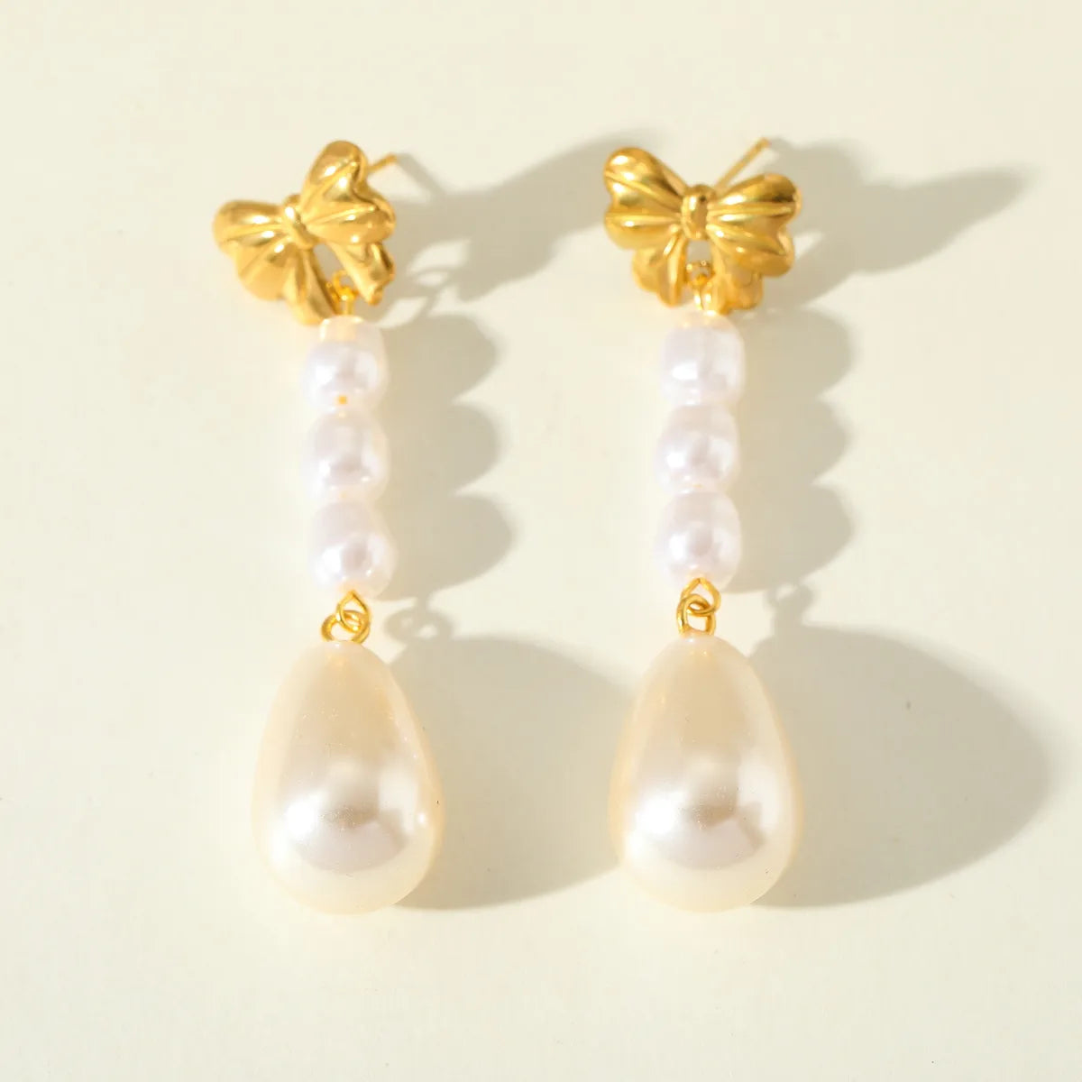 Aretes Perleados en Acero Inoxidable Chapado en Oro