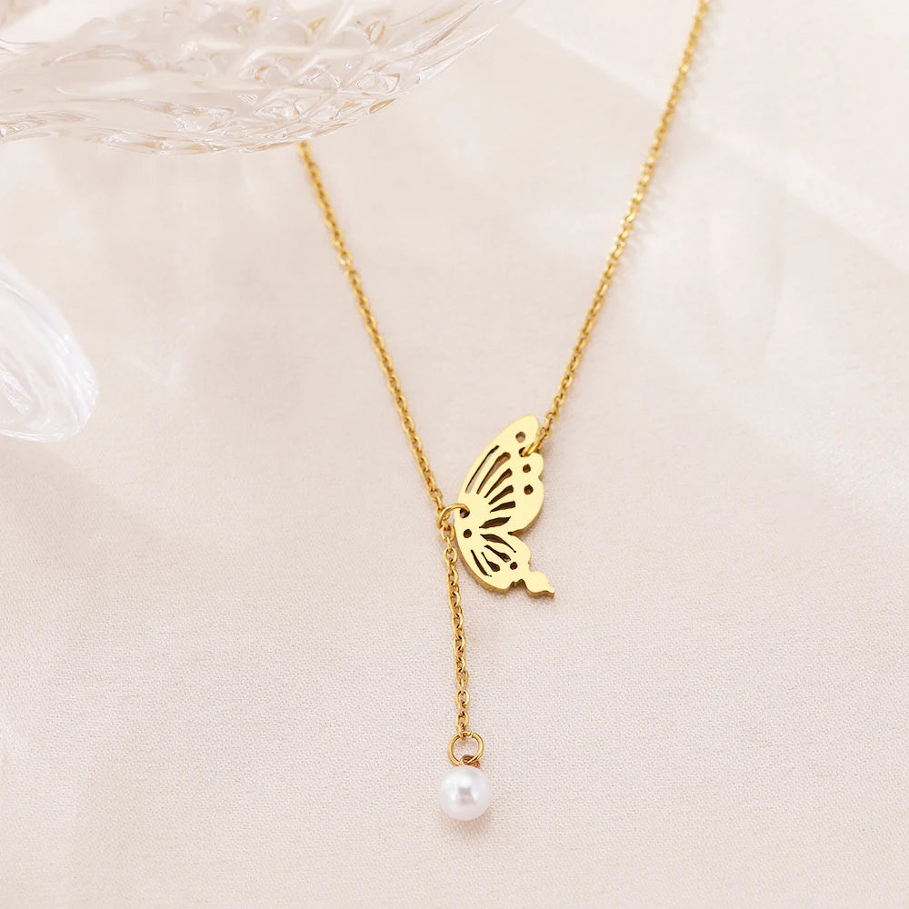 Collar con Diseño de Mariposa y Perla en Acero Inoxidable 316L